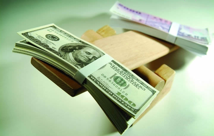 美联储降息推高金银价格创新高 美股市低开待观察