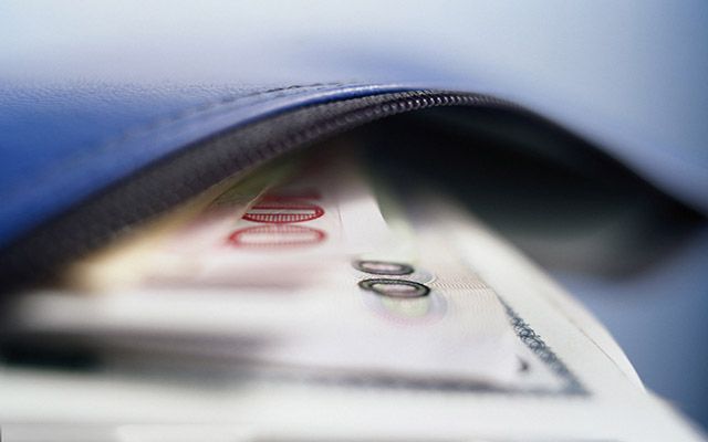 黄金突破七周高位，美联储政策分歧支撑多头格局